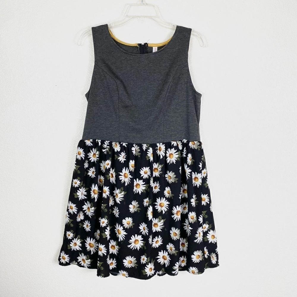 Xhilaration Grey & Black Daisy Print Sleeveless Mini Dress